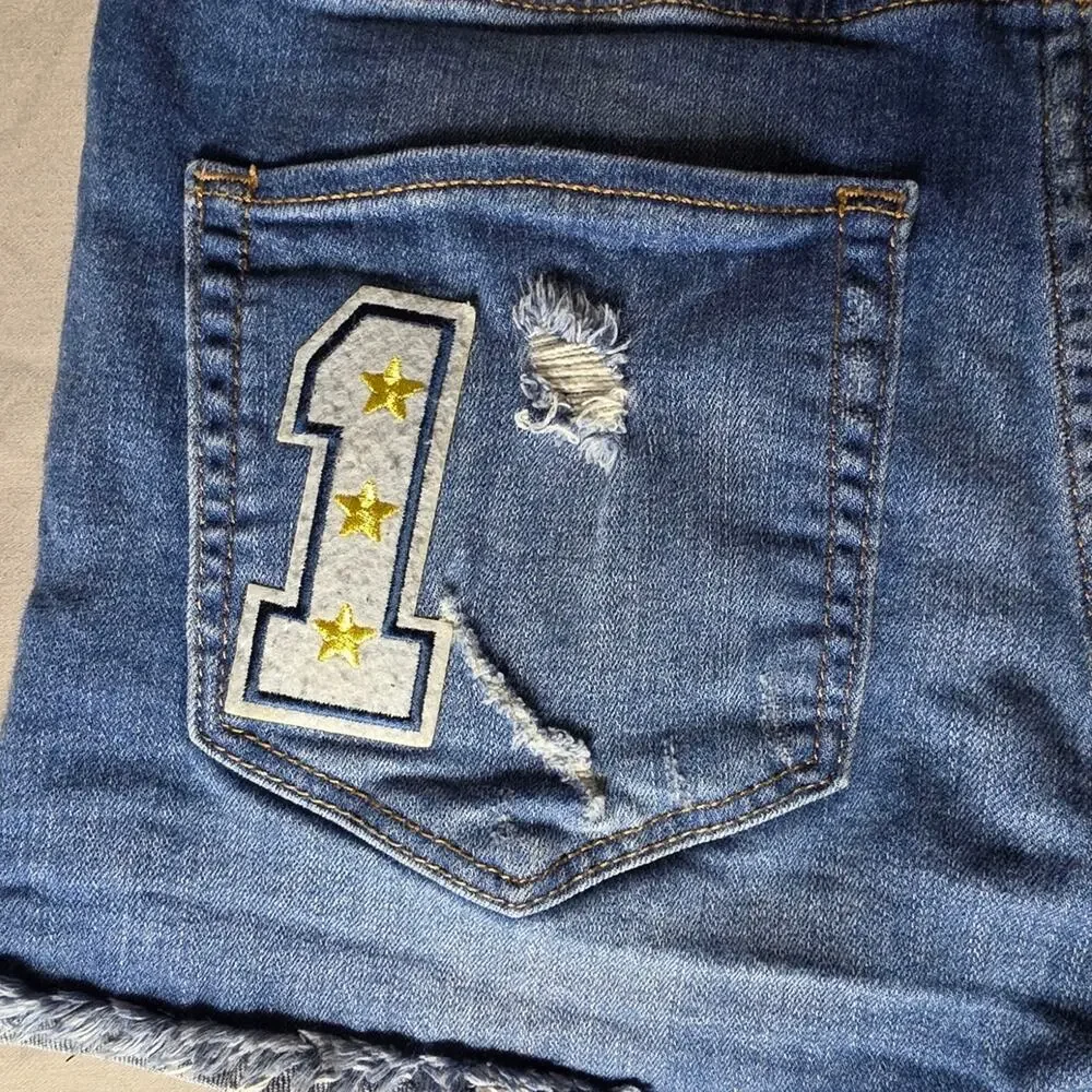 EXPRESS JEANS Women's Distressed Denim Cut-Off Shorts Size 6 - Unique Patches